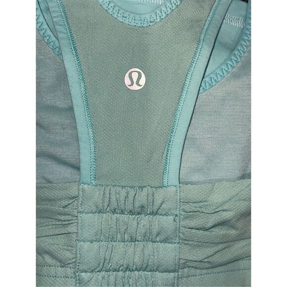 Lululemon Turquoise Racer Back Tank Built in Bra Size 6 Flawed - Picture 3 of 5